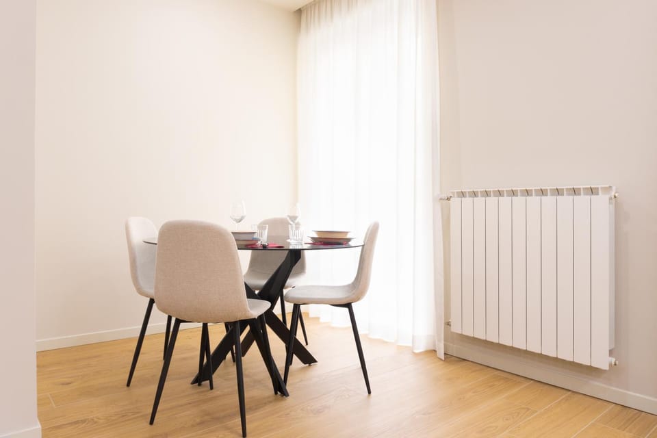 Dining area, internet