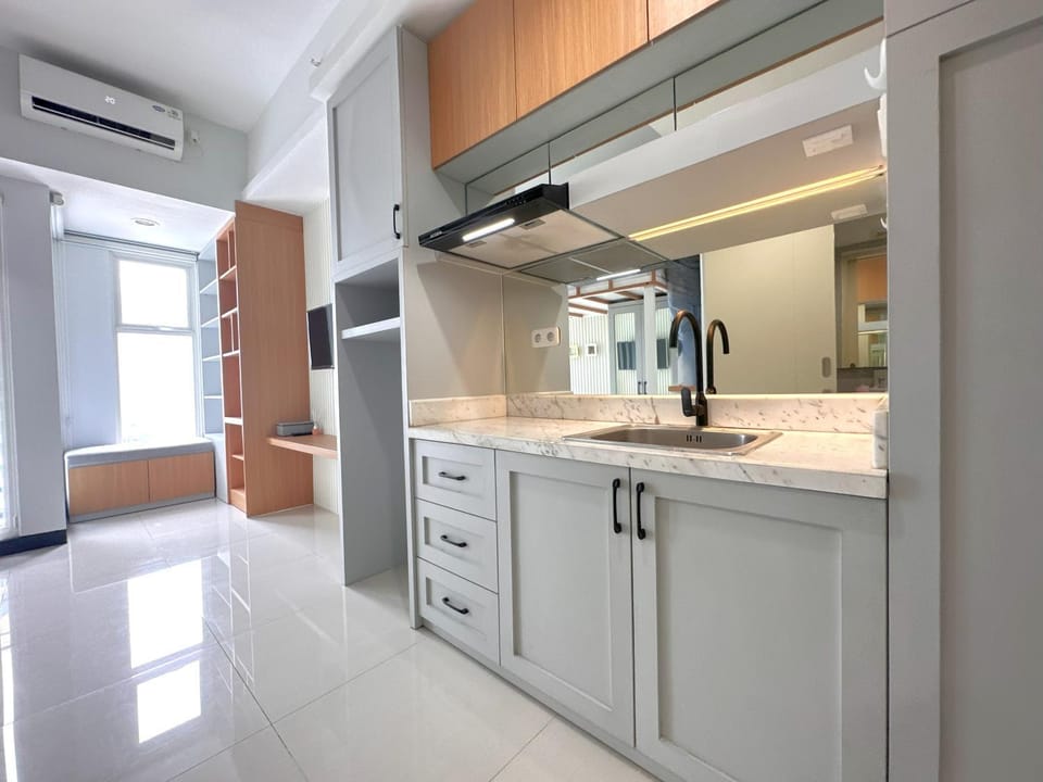 Kitchen or kitchenette, air conditioner