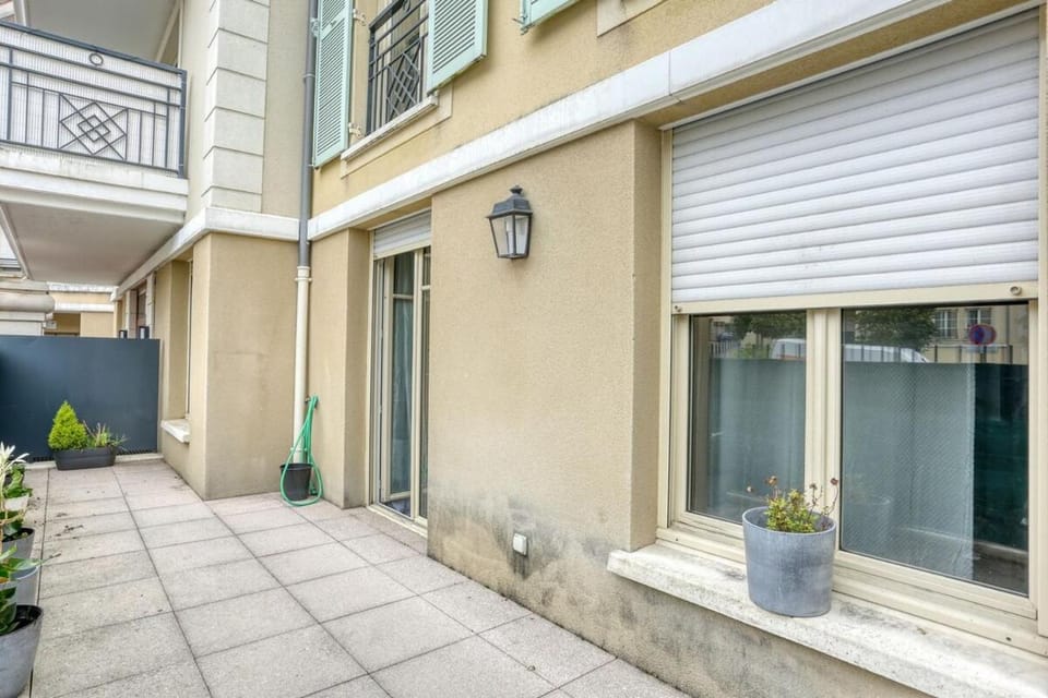 La Cour Secrète Buc Apartment in Versailles