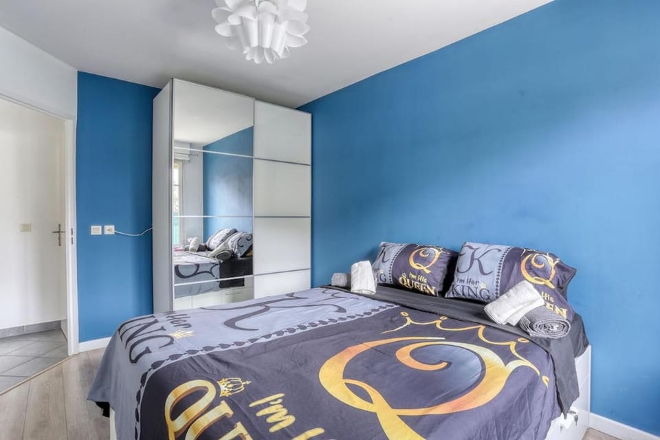 La Cour Secrète Buc Apartment in Versailles