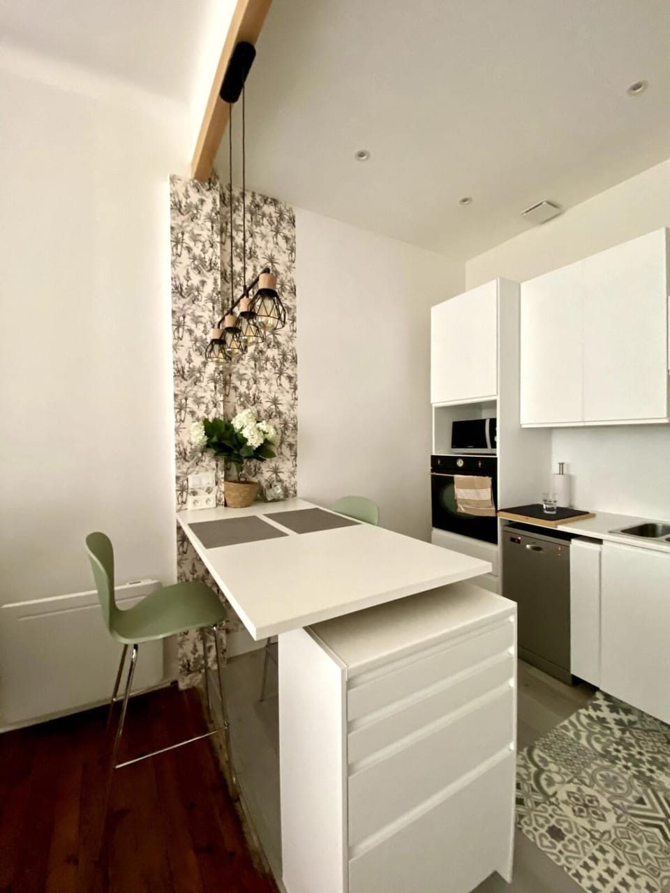 Kitchen or kitchenette, Dining area, dishwasher, oven, stove