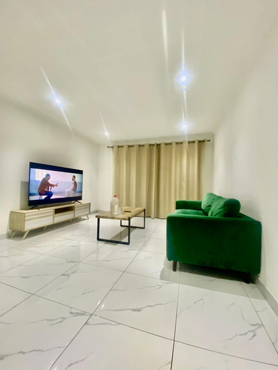 Chill & Cozy shared apartment with Michael Vacation rental in Cape Town