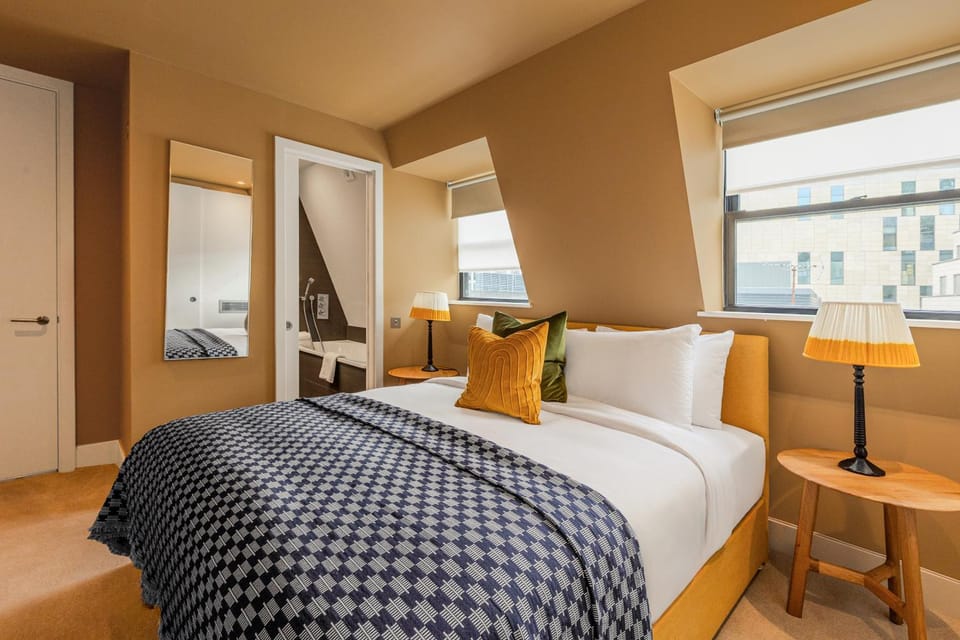 Bed, Living room, Photo of the whole room, Bedroom