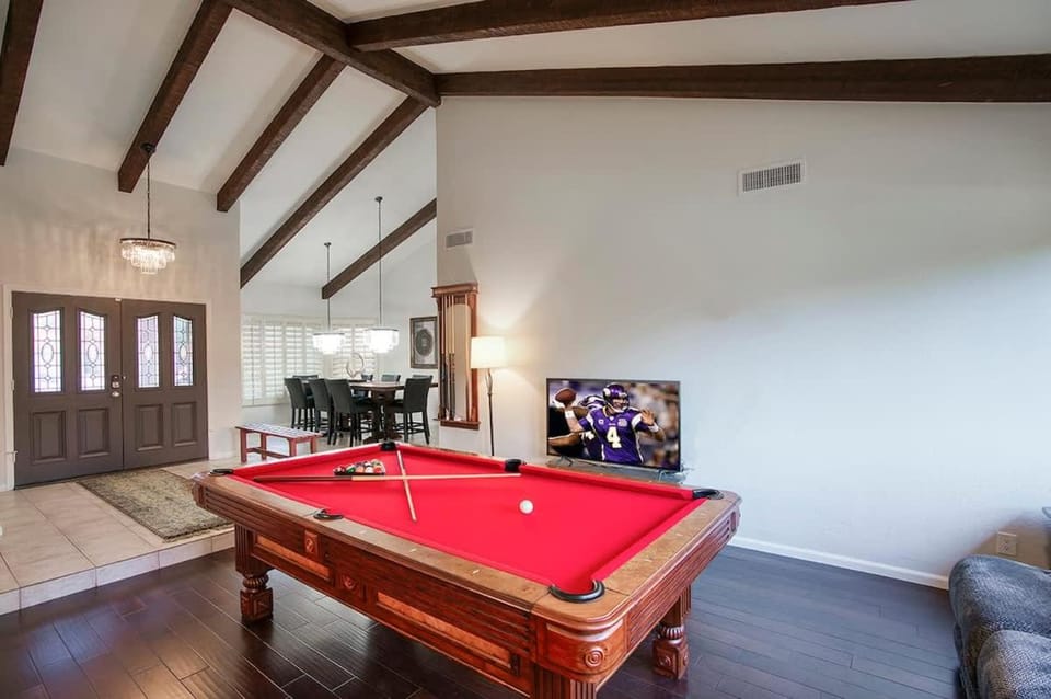 Billiard, Game Room