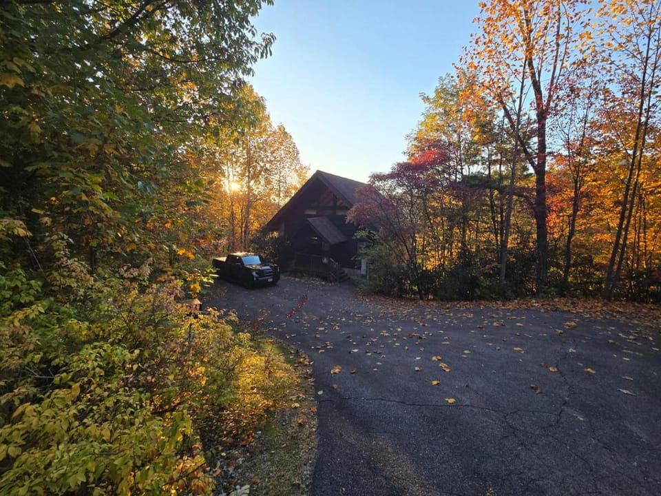 Daa Bears Lodge House in Pittman Center