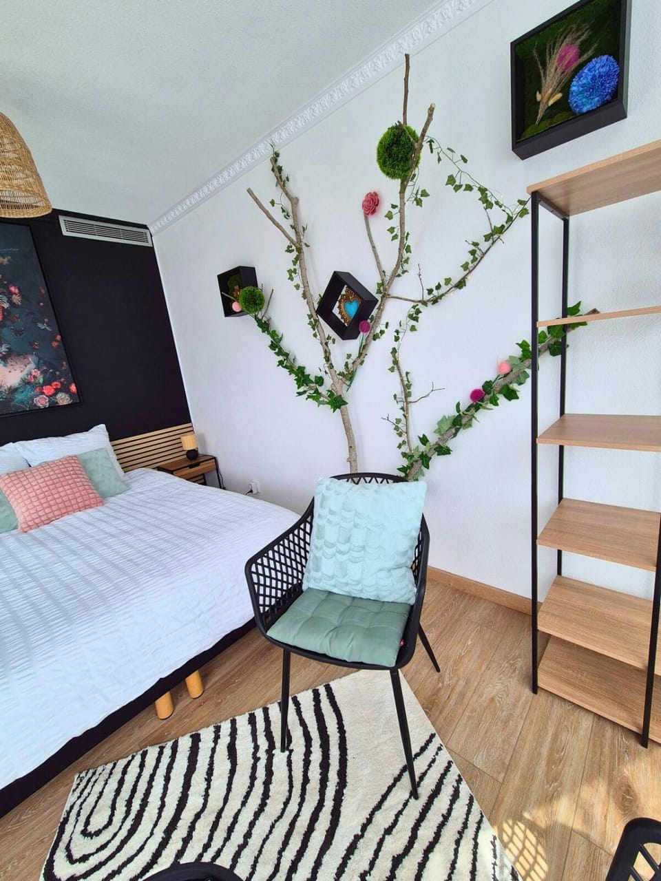 Bed, Photo of the whole room, Bedroom