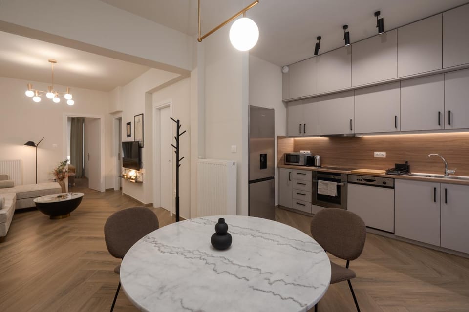 Kitchen or kitchenette, Living room, Seating area, Dining area, oven, stove