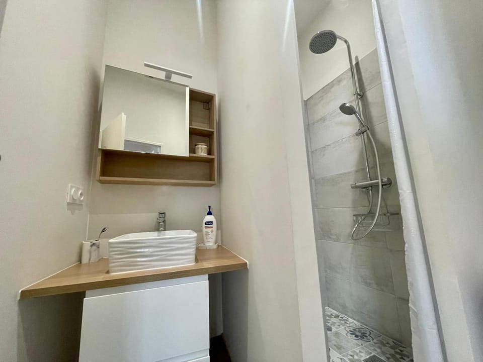 Bathroom, Living room