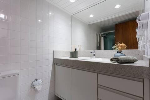 Bathroom, hair dryier, towels