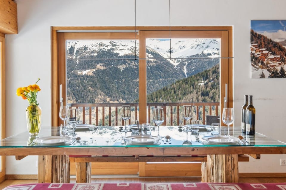 Dining area, Mountain view