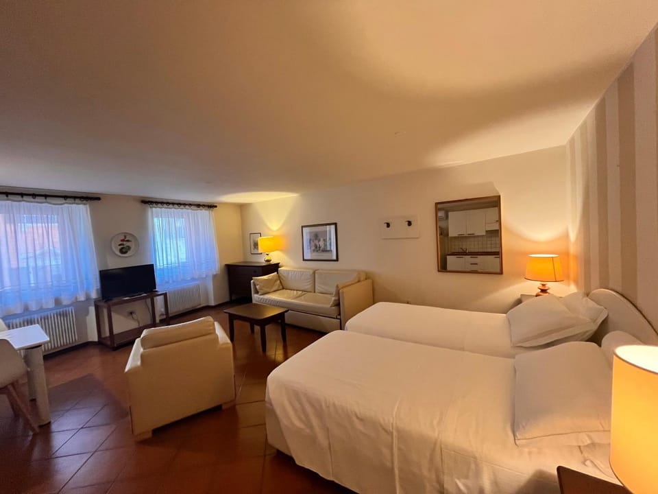Bed, Living room, Photo of the whole room, Seating area, Bedroom