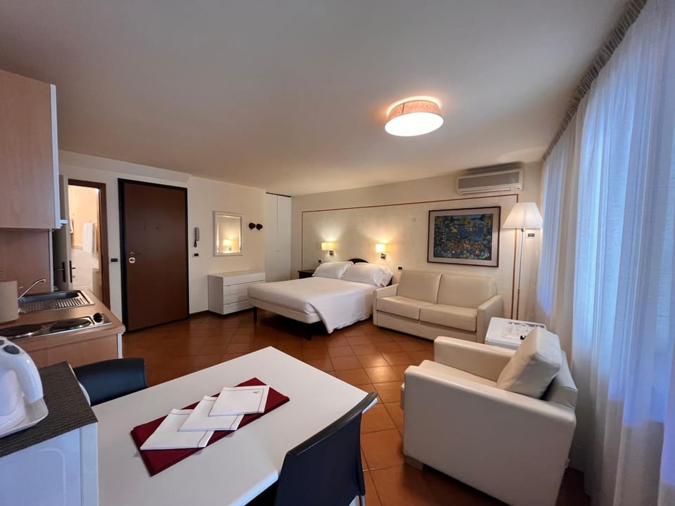 Bed, Living room, Photo of the whole room, Seating area, Bedroom