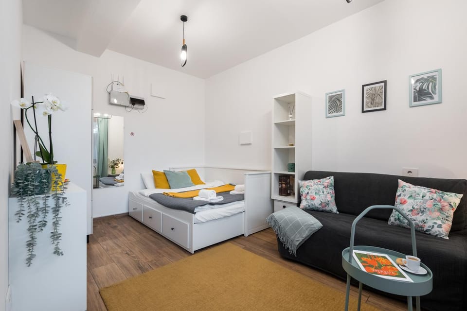 Bed, Living room, Photo of the whole room, Bedroom