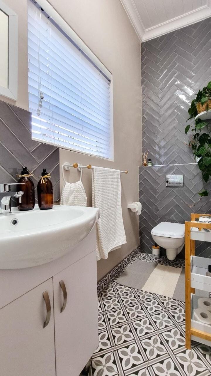 Toilet, Bathroom, towels