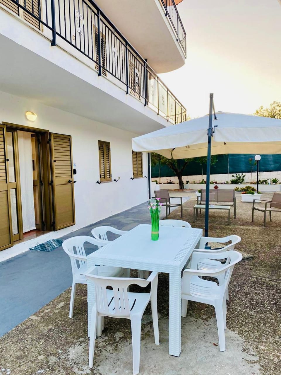 Property building, Patio, Day, Dining area