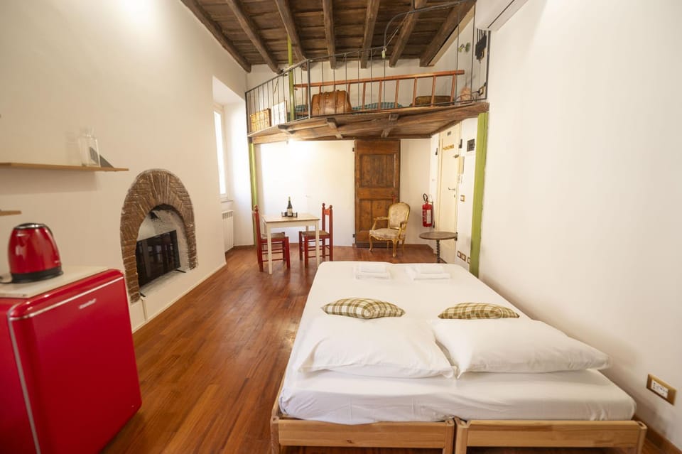 Bed, Living room, Photo of the whole room, Seating area, towels