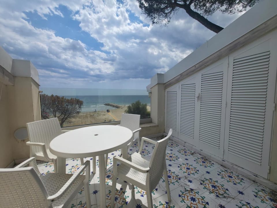 VILLA I DELFINI - Terracina Fronte Mare Villa in Lazio