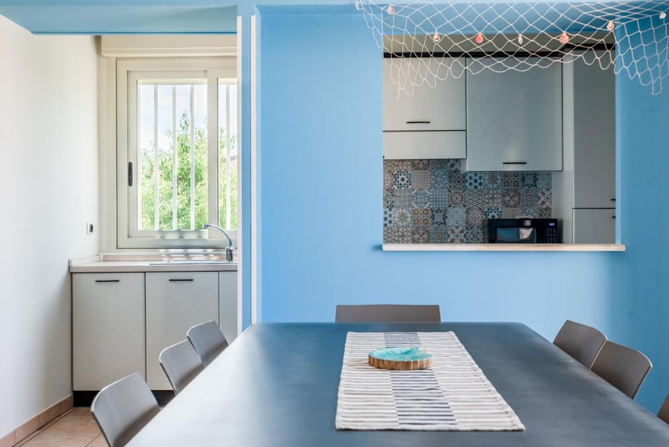 Property building, Kitchen or kitchenette, Living room