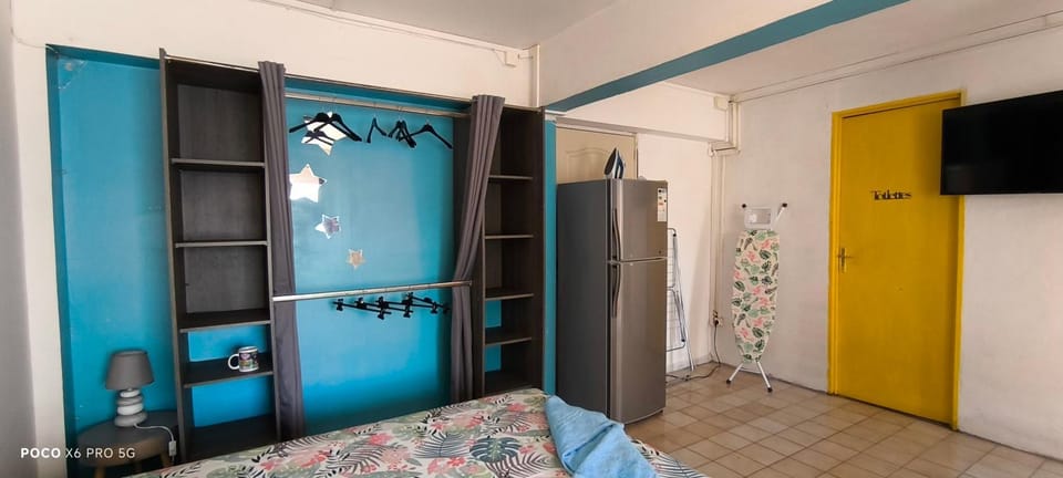 Communal lounge/ TV room, Bed, TV and multimedia, Photo of the whole room, wardrobe
