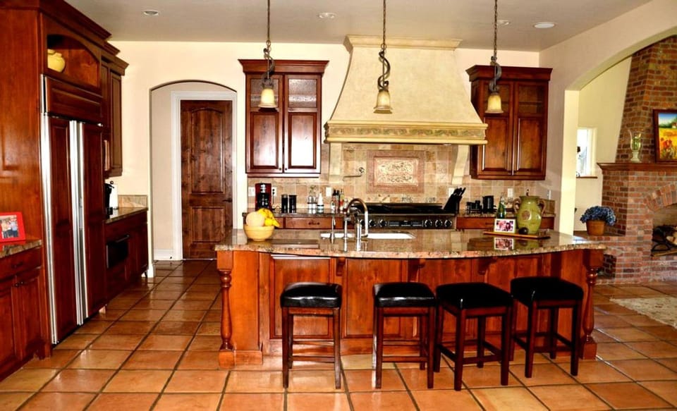 Lovely Charming Villa with Vineyards and Outdoor Pool in Oregon's Willamette Valley House in Dundee
