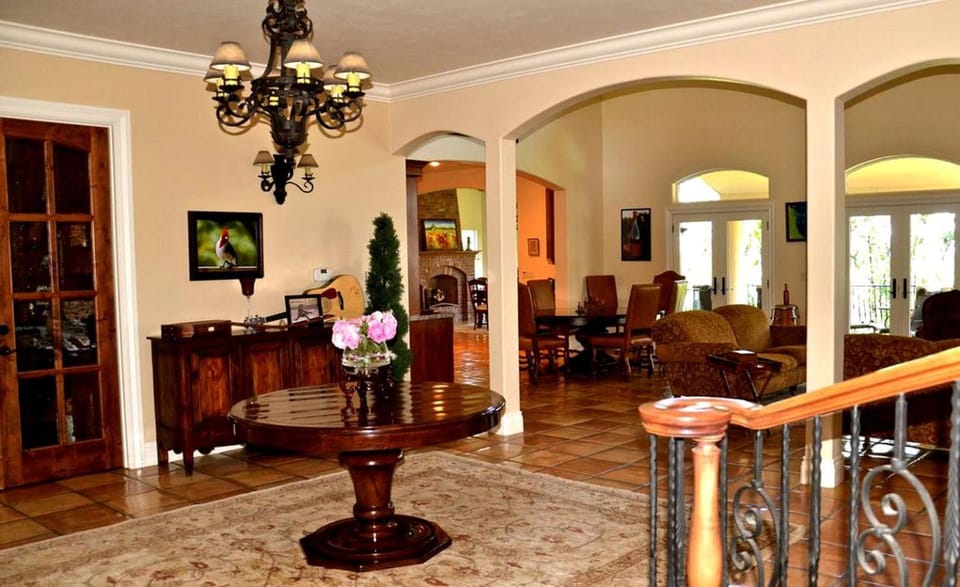 Lovely Charming Villa with Vineyards and Outdoor Pool in Oregon's Willamette Valley House in Dundee