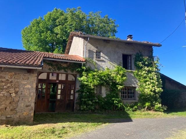 Maison au GRAND calme House in Auvergne-Rhône-Alpes