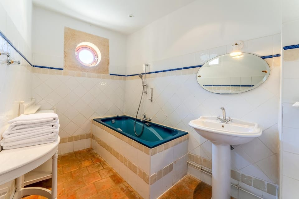 Bathroom, Living room
