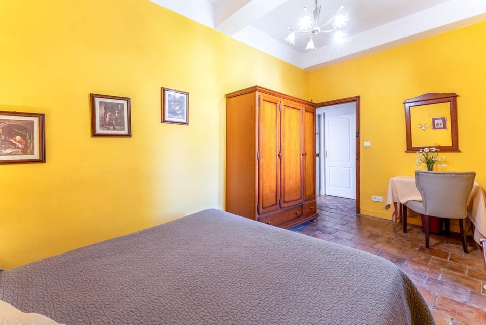 Property building, Living room, Bedroom