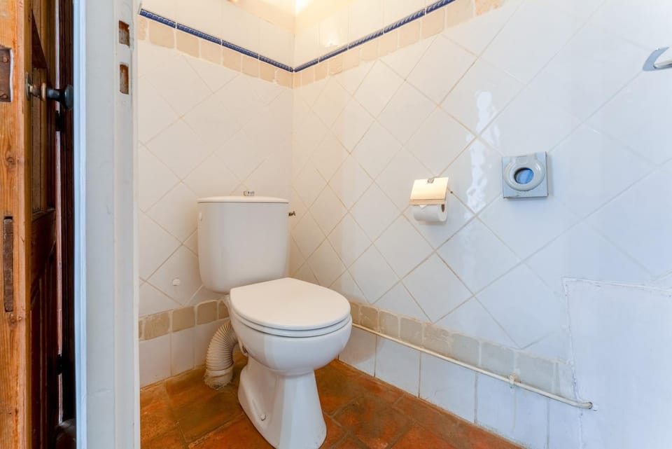 Bathroom, Living room