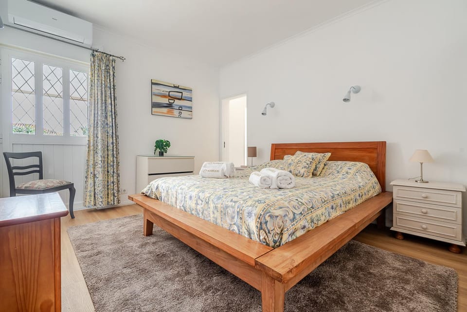 Bed, Photo of the whole room