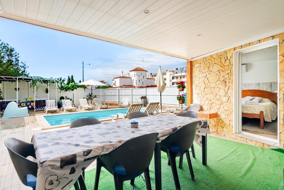 Balcony/Terrace, Dining area, Swimming pool