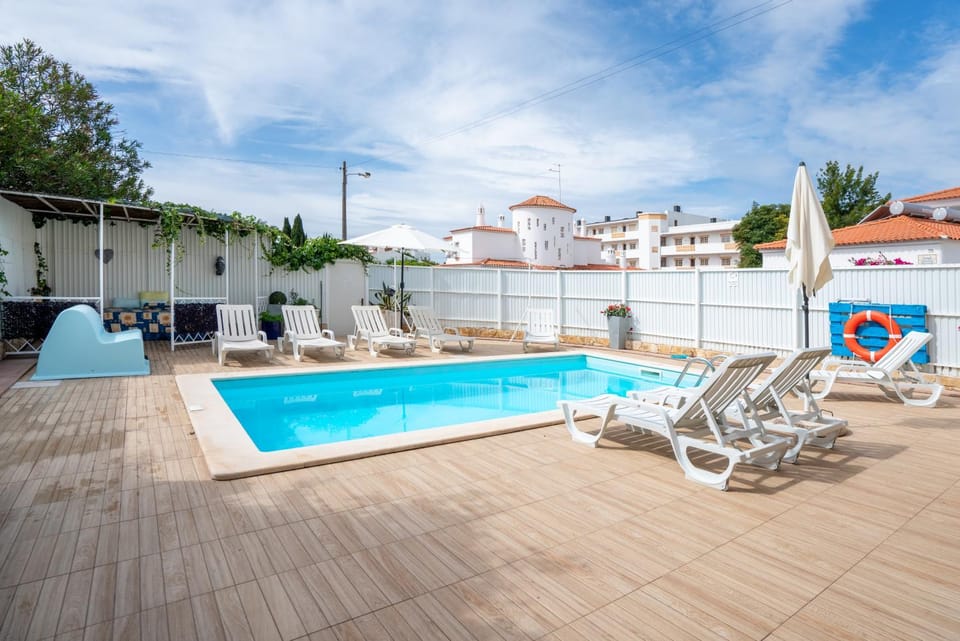 Swimming pool, sunbed