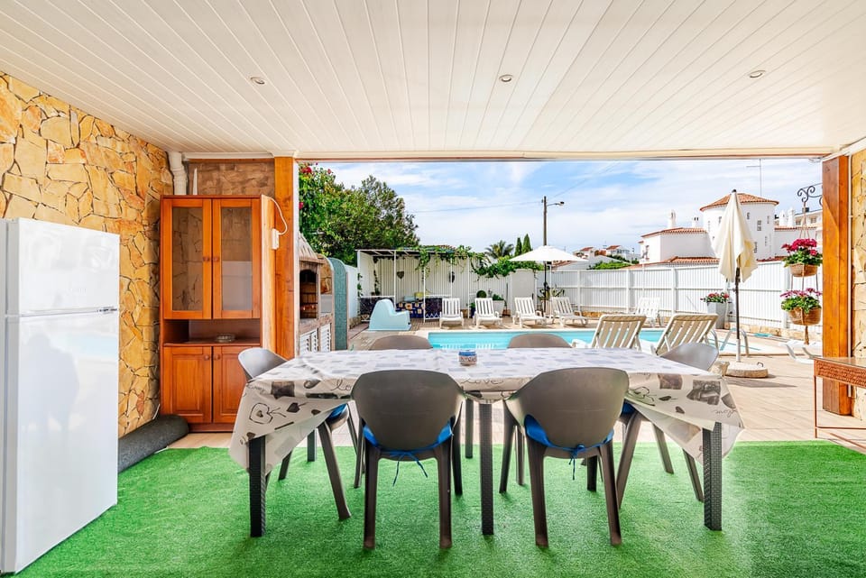Balcony/Terrace, Dining area, Swimming pool