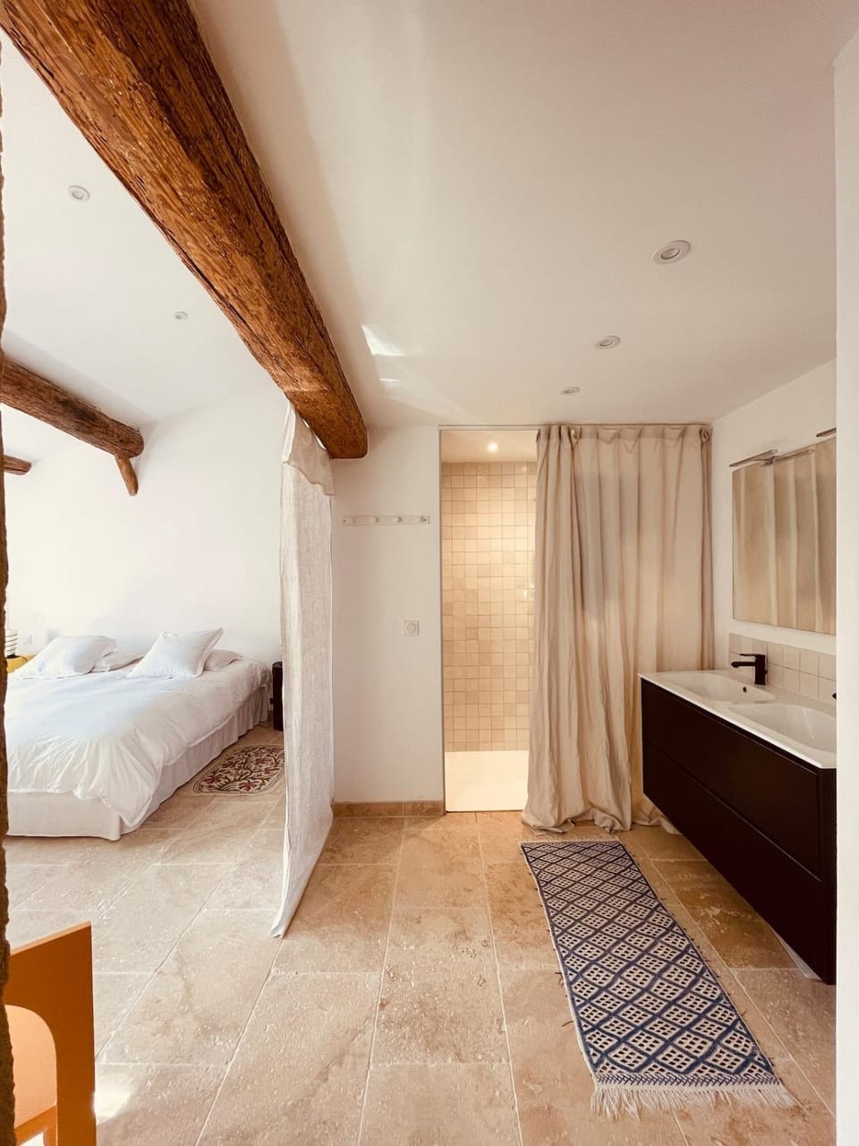 Bed, Bathroom, Photo of the whole room, Bedroom