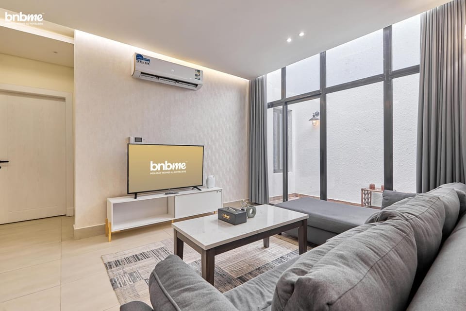 TV and multimedia, Living room, Seating area, air conditioner