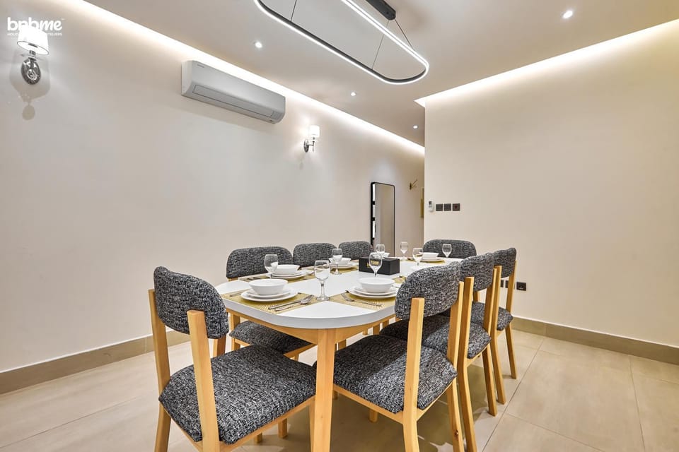 Seating area, Dining area, air conditioner