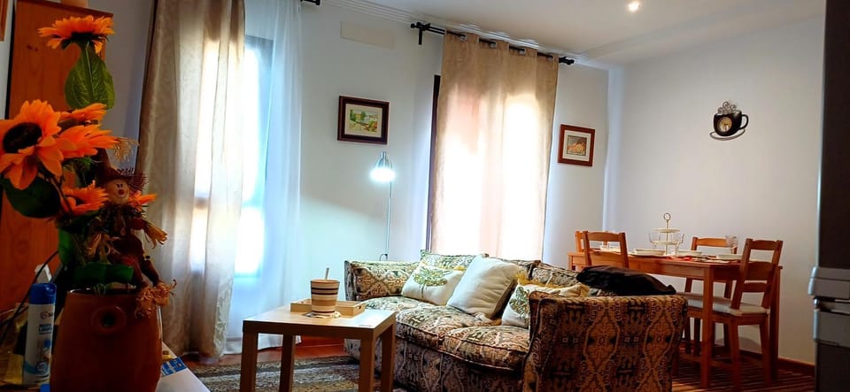 Communal lounge/ TV room, Living room, Dining area