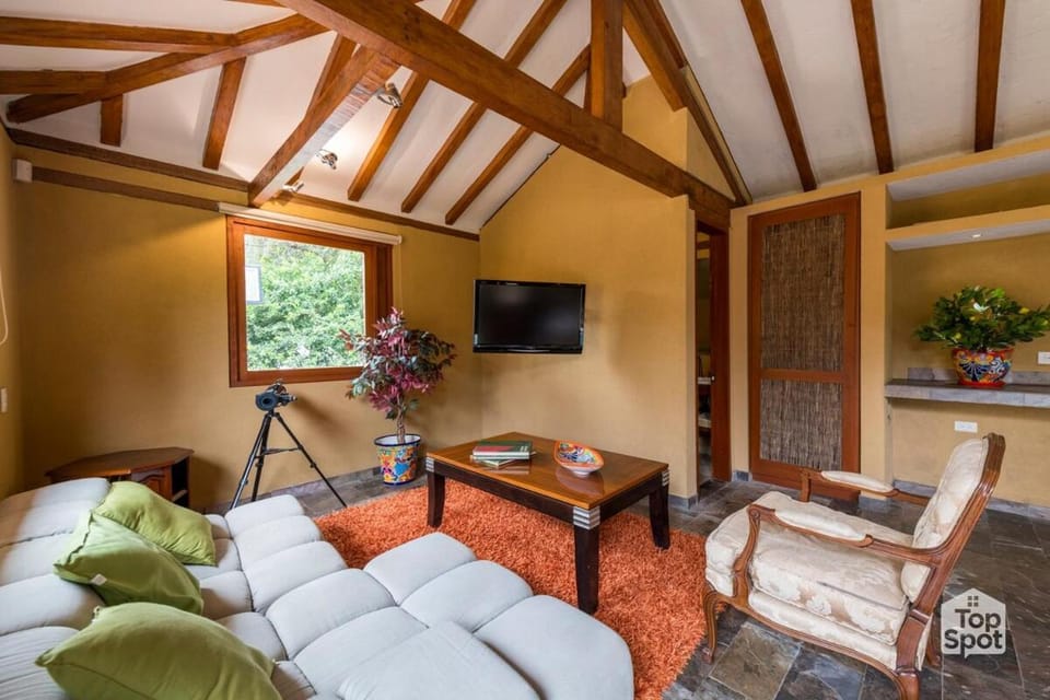 Communal lounge/ TV room, TV and multimedia, Living room, Seating area