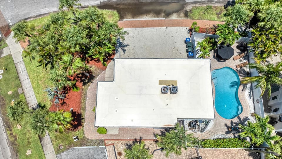 Low Tide – Pool, Pet Friendly, In SK Village - Walk Everywhere! House in Siesta Beach