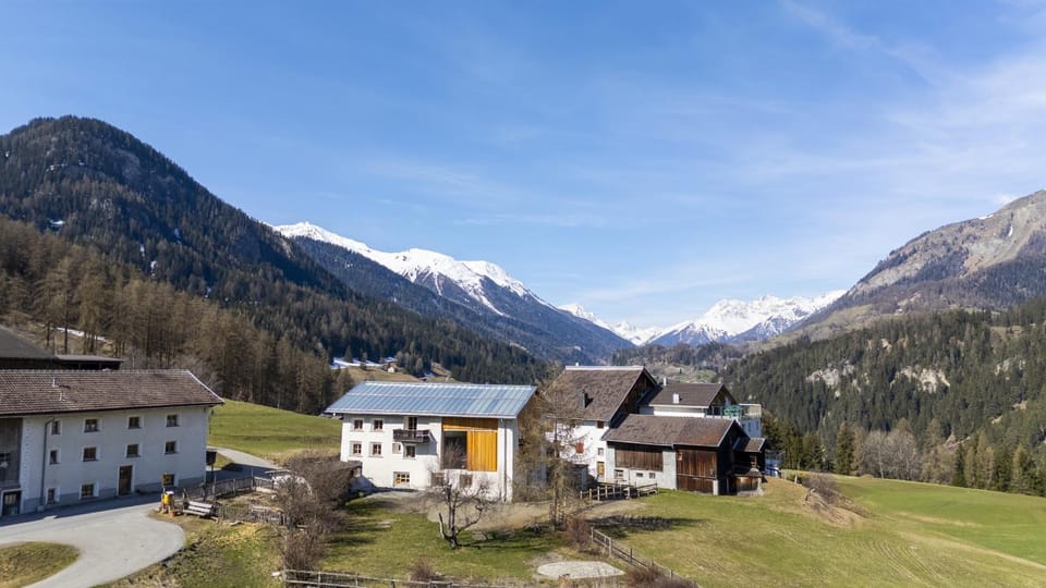 Property building, Facade/entrance, Off site