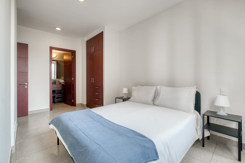 Bed, Photo of the whole room, wardrobe