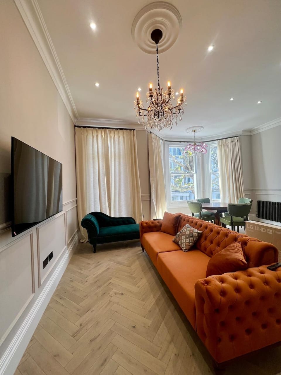 Communal lounge/ TV room, Living room, Seating area