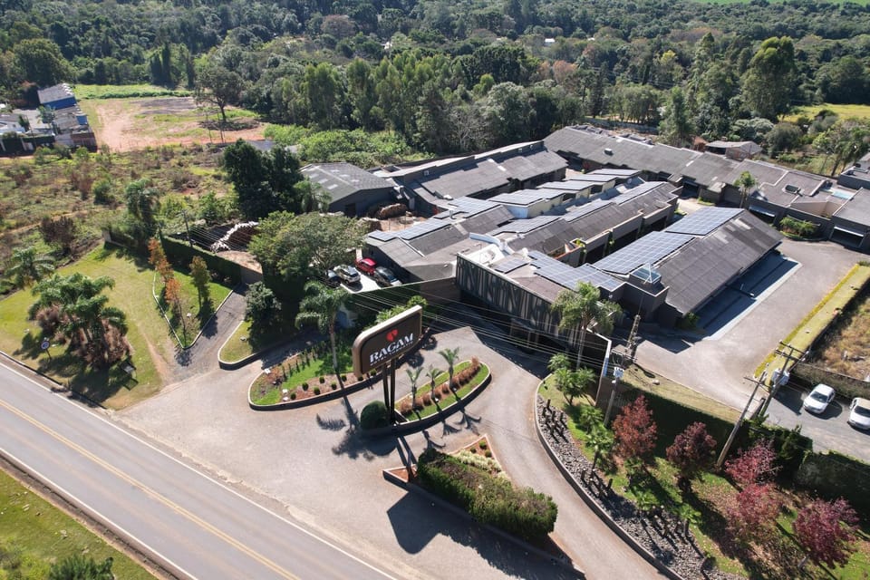 Property building, Natural landscape, Street view, Location