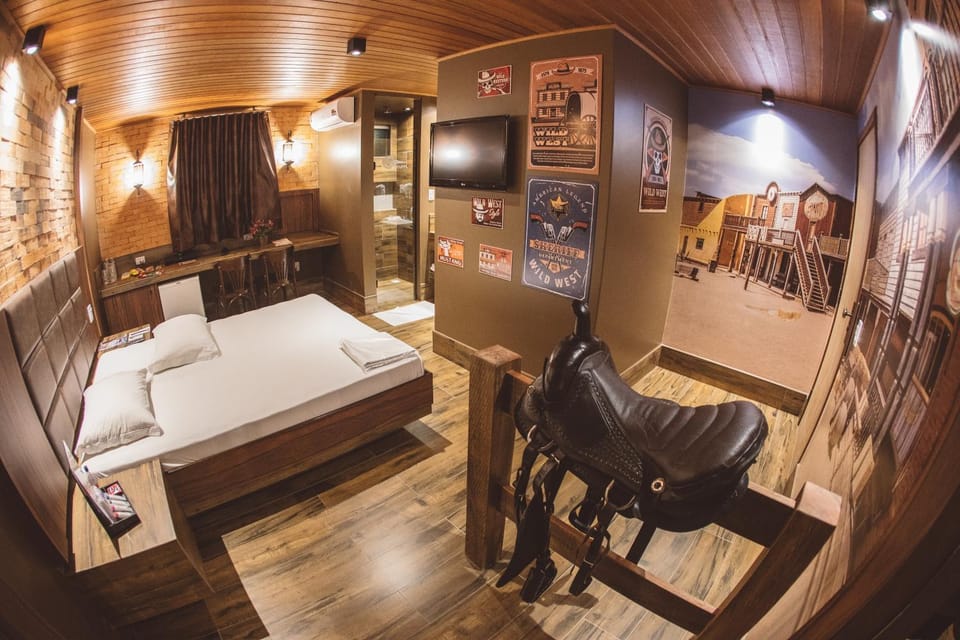 Bed, TV and multimedia, Bedroom