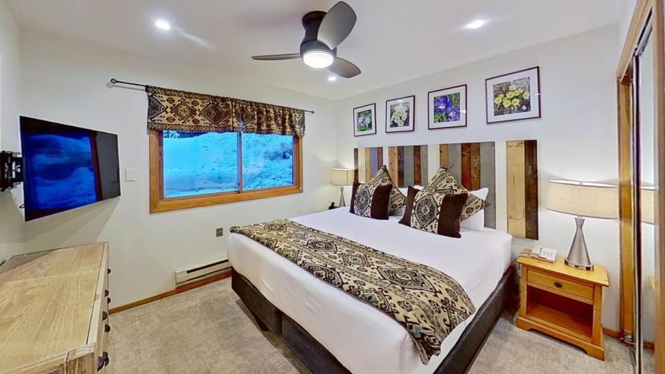 Crestwood 1109 Deluxe 2 Bedroom House in Snowmass Village
