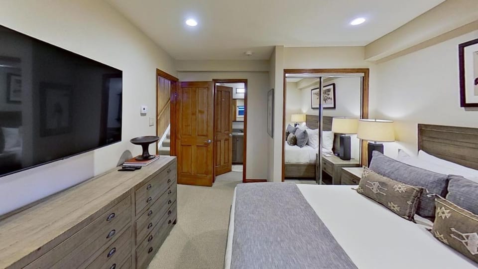 Crestwood 1115 Premier 3 Bedroom plus Loft House in Snowmass Village