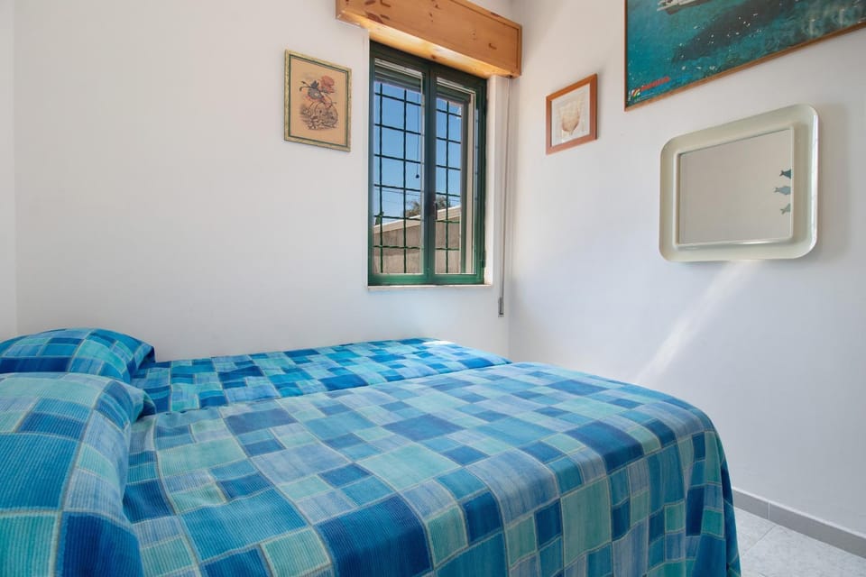 Property building, Living room, Bedroom
