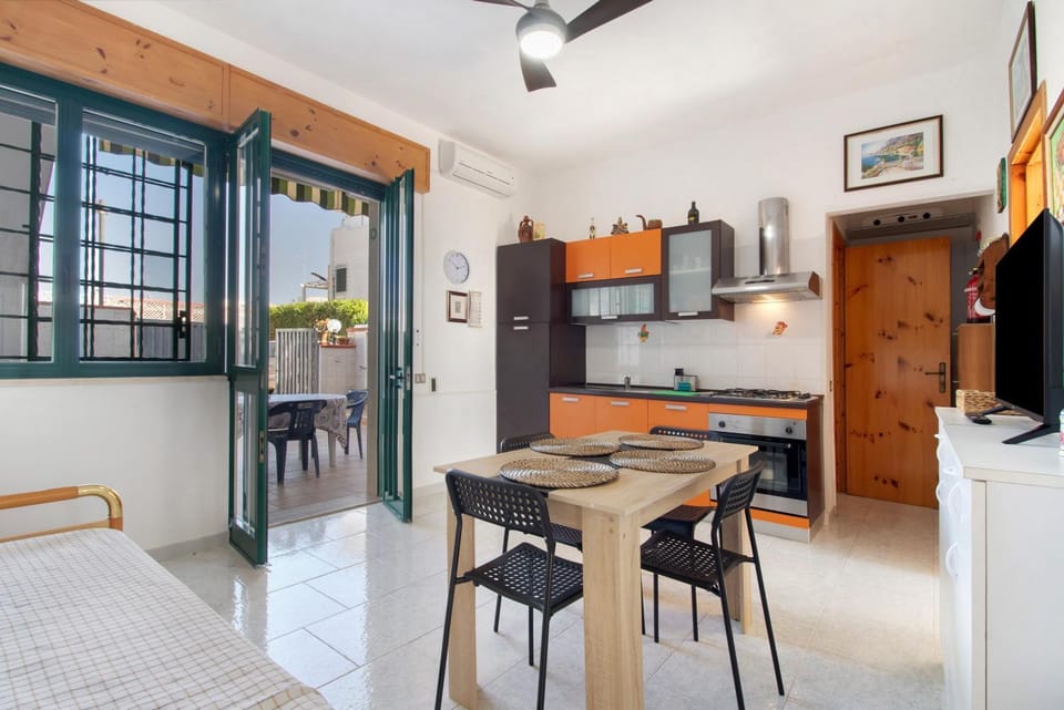 Property building, Kitchen or kitchenette, Living room