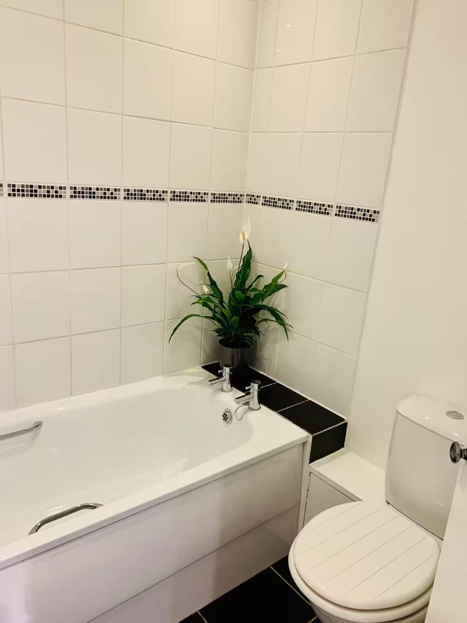 Spacious 3 Bedroom House with Parking in Taunton House in Taunton