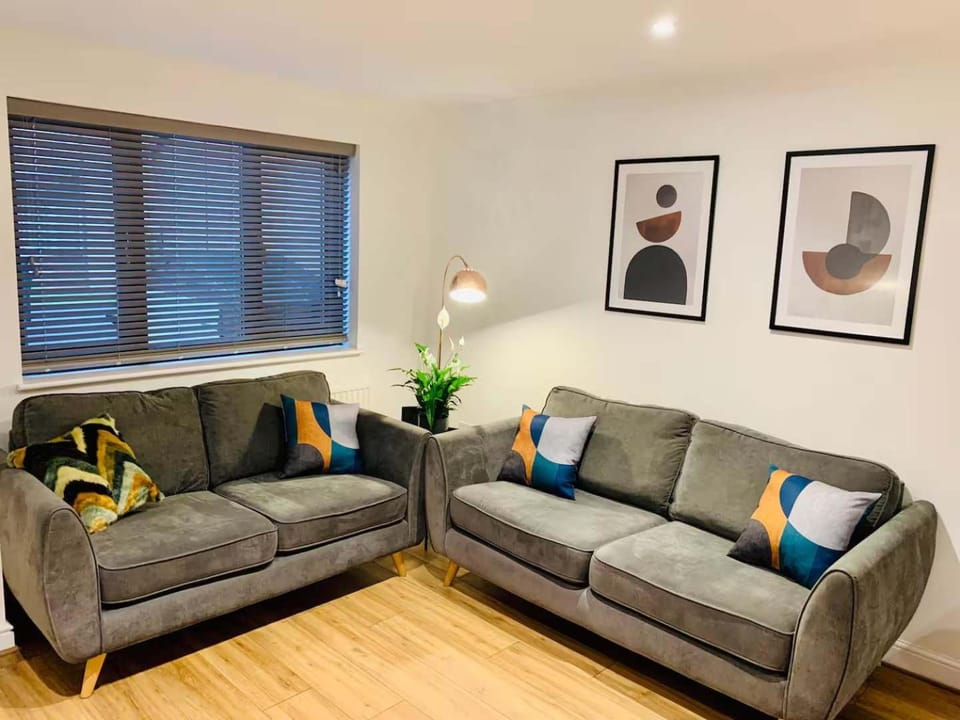 Spacious 3 Bedroom House with Parking in Taunton House in Taunton